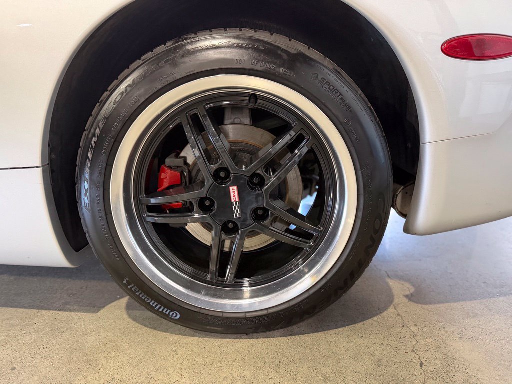 Used 2002 Chevrolet Corvette Coupe RWD image 21