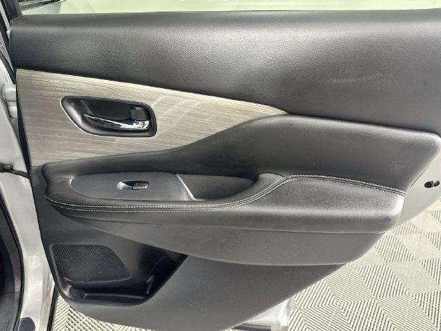 Used 2018 Nissan Murano SV FWD image 25