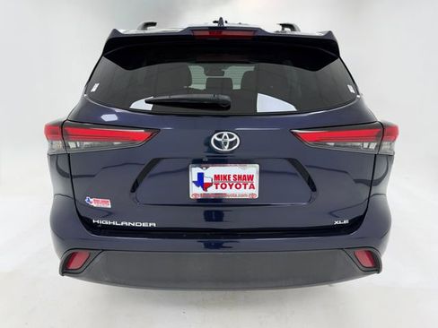 Used 2023 Toyota Highlander XLE FWD image 39