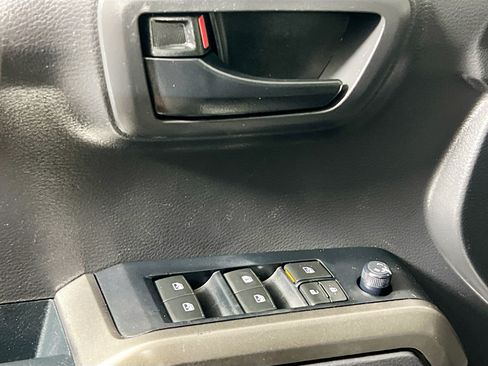 Used 2022 Toyota Tacoma SR5 w/ Technology Package RWD image 16