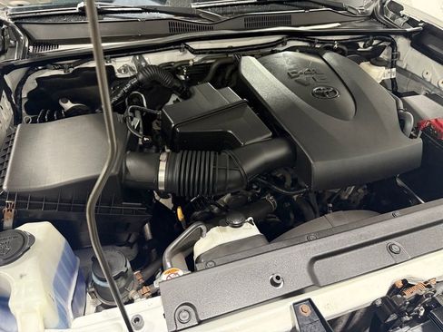 Used 2020 Toyota Tacoma SR5 AWD/4WD image 39