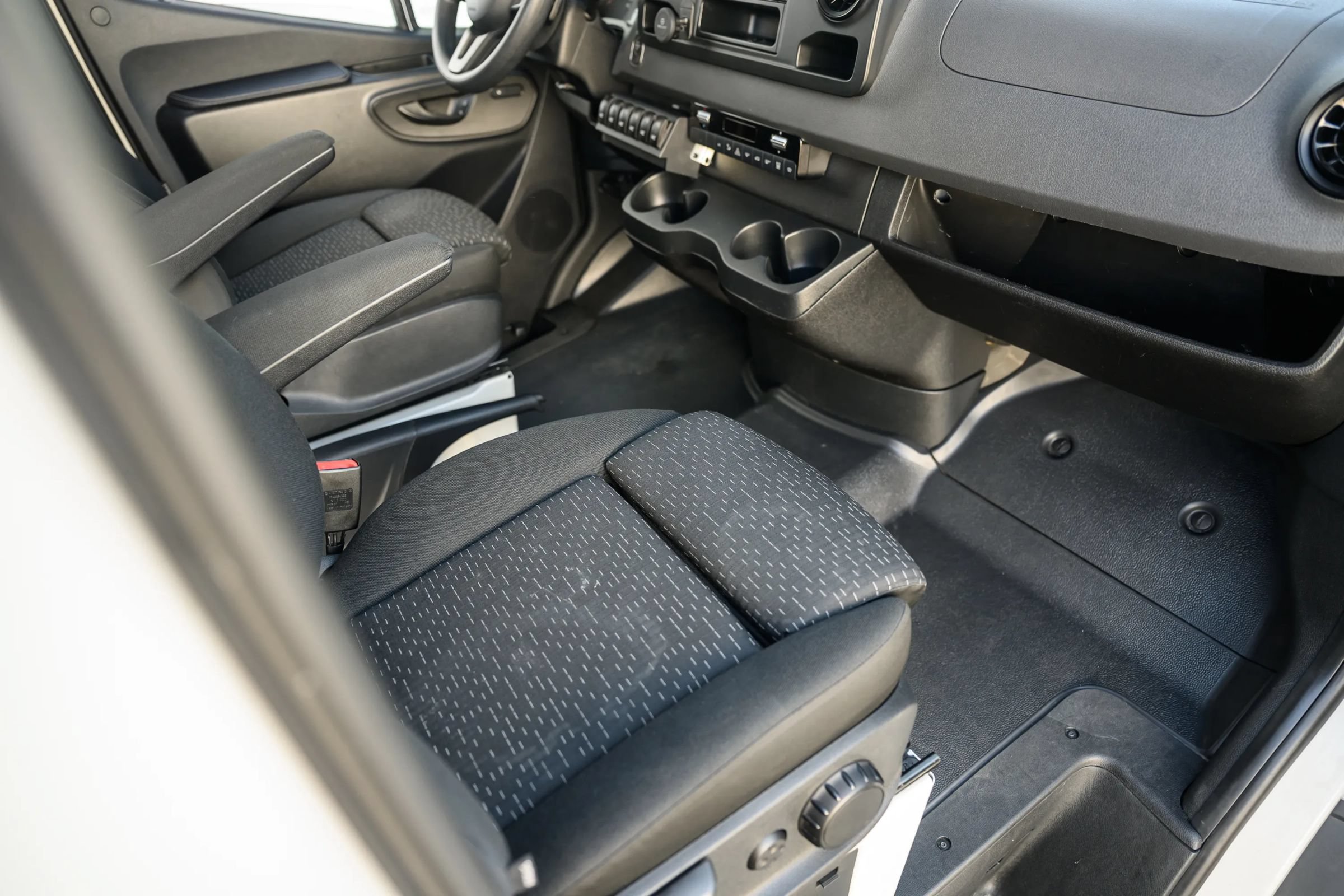 Used 2021 Mercedes-Benz Sprinter 2500 image 35