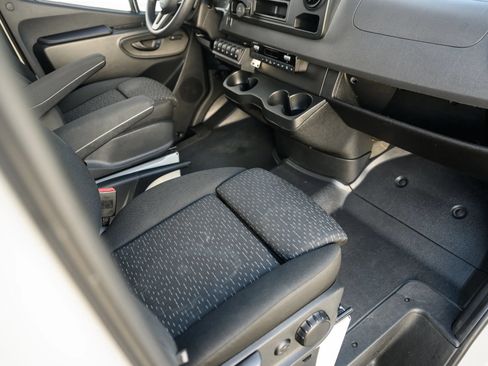 Used 2021 Mercedes-Benz Sprinter 2500 image 35