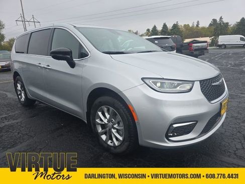 New 2026 Chrysler Pacifica Select AWD/4WD image 1