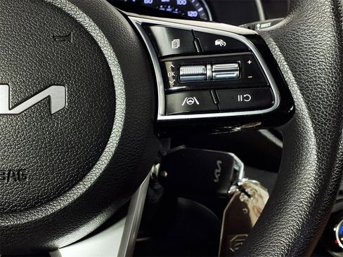 Used 2022 Kia Forte LXS w/ LXS Technology Package image 19