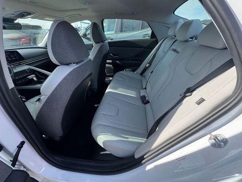 Used 2025 Hyundai Elantra Limited image 25