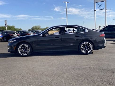 New 2025 BMW i5 xDrive40 w/ Premium Package image 9