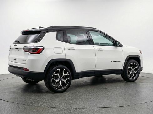 Used 2025 Jeep Compass Limited image 9