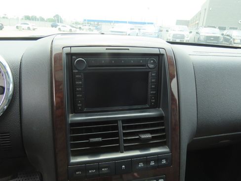 Used 2006 Ford Explorer Limited AWD/4WD image 30