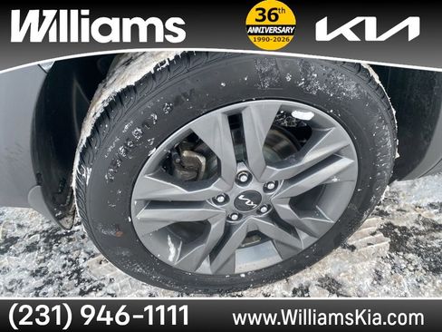 Used 2023 Kia Seltos S image 16