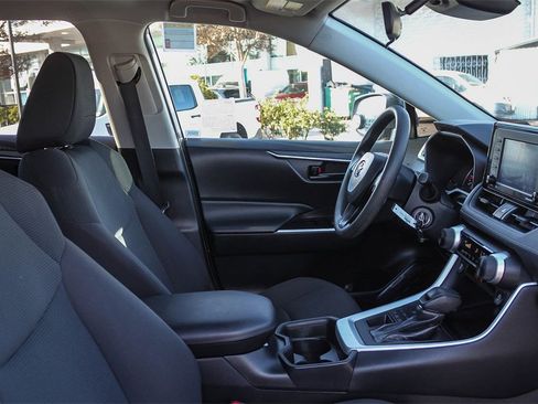 Used 2021 Toyota RAV4 LE image 21