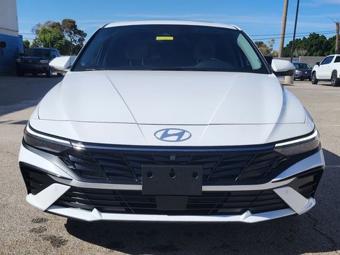 Used 2024 Hyundai Elantra Limited FWD image 2