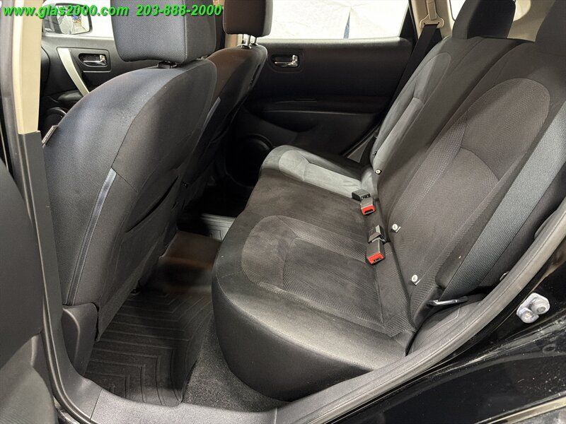 Used 2014 Nissan Rogue S AWD/4WD image 9