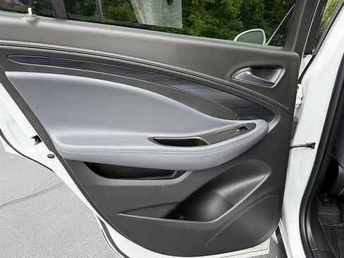 Used 2019 Buick Envision Essence FWD image 28