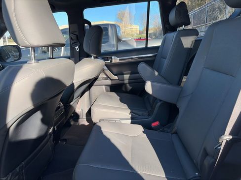 Used 2023 Lexus GX 460 Premium w/ Accessory Package image 22
