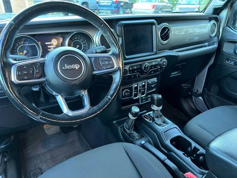Used 2020 Jeep Gladiator Overland image 15
