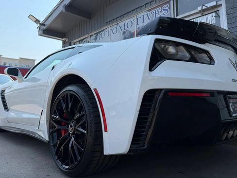 Used 2015 Chevrolet Corvette Z06 w/ 3LZ Preferred Equipment Group RWD image 5