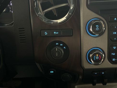 Used 2015 Ford F250 Lariat w/ Lariat Ultimate Package image 17