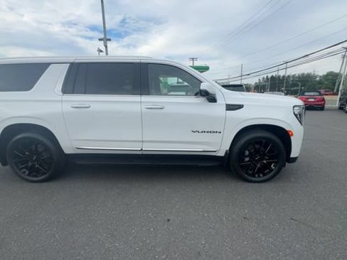 Used 2023 GMC Yukon XL SLT w/ SLT Premium Package AWD/4WD image 9