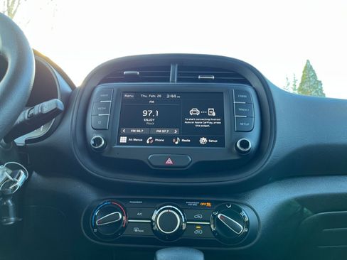 Used 2025 Kia Soul LX w/ LX Technology Package image 21