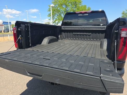 Used 2024 GMC Sierra 3500 Denali Ultimate AWD/4WD image 17