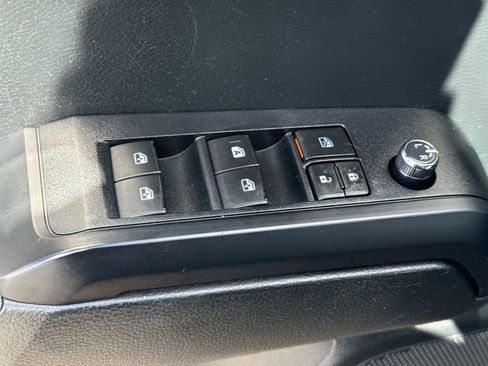 Used 2016 Toyota Tacoma SR image 16