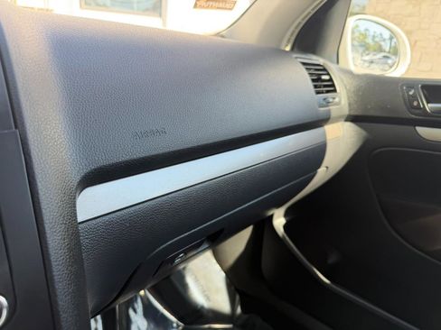 Used 2009 Volkswagen Rabbit S FWD image 29
