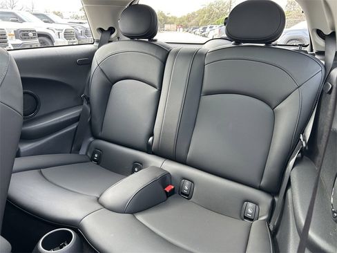 Used 2024 MINI Cooper 2-Door Hardtop image 17