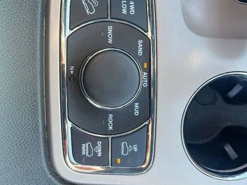 Used 2015 Jeep Grand Cherokee Overland w/ Advanced Technology Group image 18