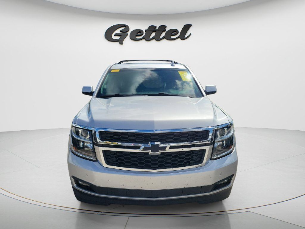 Used 2017 Chevrolet Suburban LT w/ Luxury Package RWD image 4