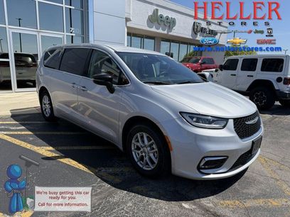 Used 2024 Chrysler Pacifica Touring-L