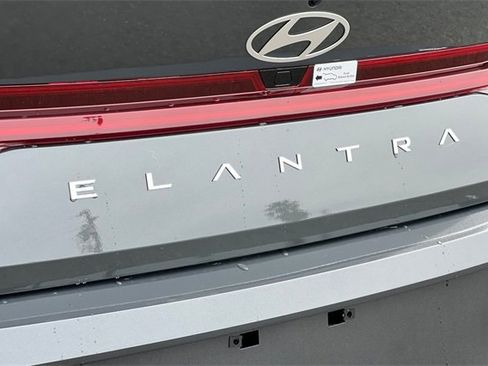 New 2025 Hyundai Elantra SEL image 9