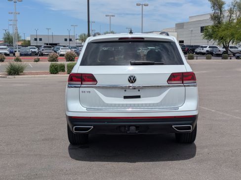 Used 2023 Volkswagen Atlas SE w/ Panoramic Sunroof Package FWD image 4