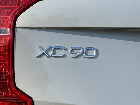 Used 2023 Volvo XC90 T8 Plus w/ Protection Package Premier image 12