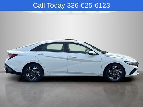 Used 2025 Hyundai Elantra Limited FWD image 5