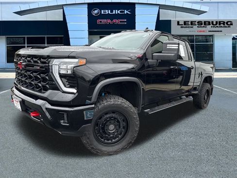 Used 2024 Chevrolet Silverado 2500 ZR2 w/ Technology Package image 3