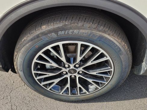 Used 2024 Ford Escape SE image 17