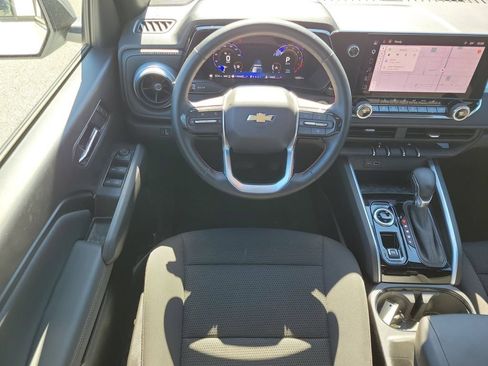 Used 2025 Chevrolet Colorado LT AWD/4WD image 12