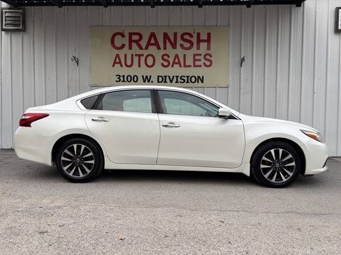 Used 2016 Nissan Altima 2.5 SV w/ Convenience Package image 2