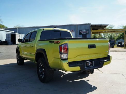 Used 2023 Toyota Tacoma TRD Off-Road w/ TRD Premium Off Road Package image 4