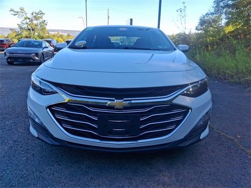 Used 2022 Chevrolet Malibu LT image 2