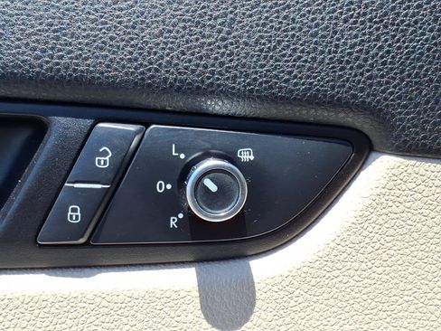 Used 2013 Volkswagen Passat 2.5 SE FWD image 32