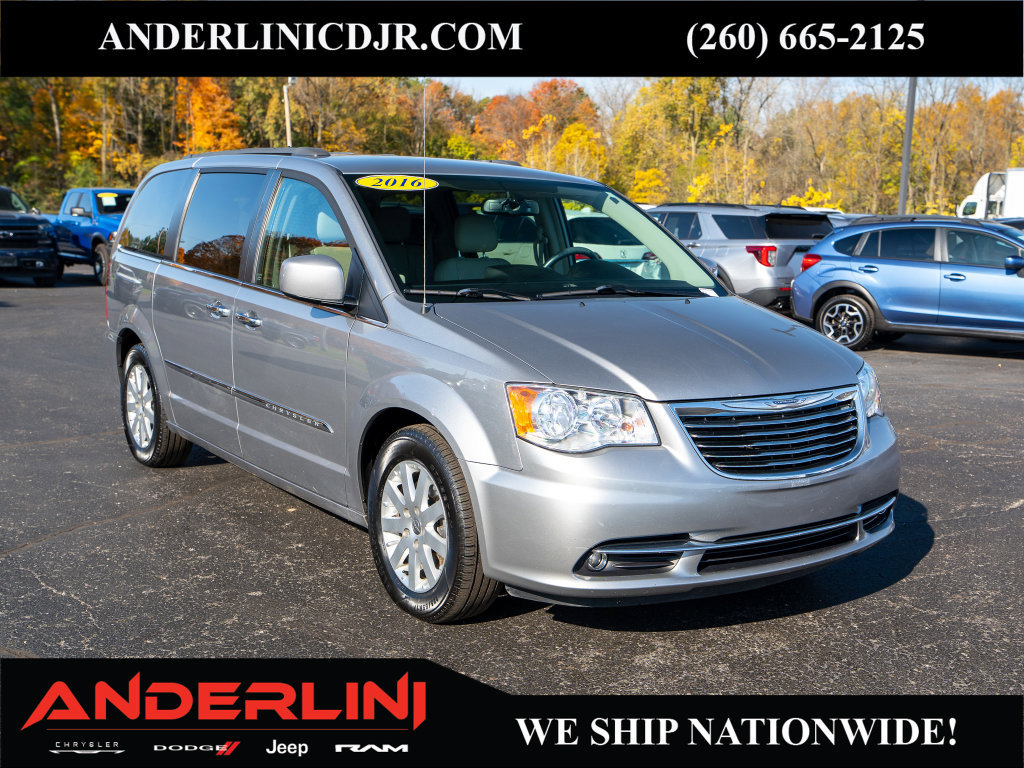 Used 2016 Chrysler Town & Country Touring w/ Driver Convenience Group FWD image 1