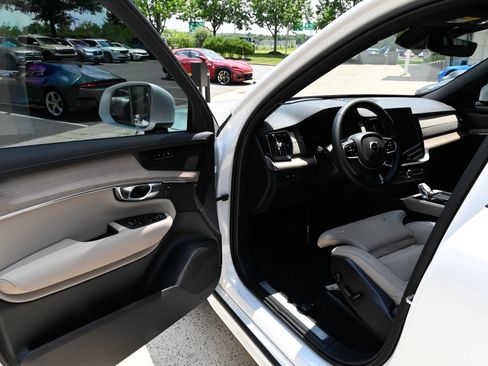 Used 2025 Volvo XC90 T8 Ultra w/ Protection Package Premier AWD/4WD image 15