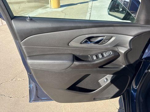 Used 2023 Chevrolet Traverse LT image 11