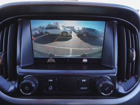 Used 2022 Chevrolet Colorado LT w/ LT Convenience Package image 18