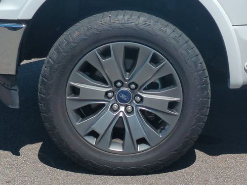 Used 2018 Ford F150 Lariat w/ Equipment Group 502A Luxury AWD/4WD image 44