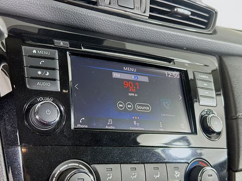 Used 2020 Nissan Rogue S FWD image 19