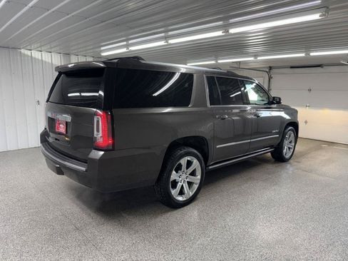 Used 2019 GMC Yukon XL Denali w/ Denali Ultimate Package AWD/4WD image 7