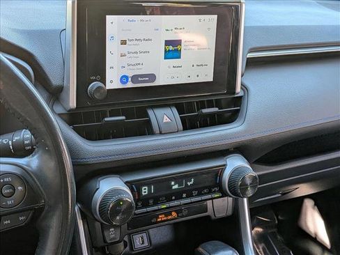 Used 2023 Toyota RAV4 SE image 15